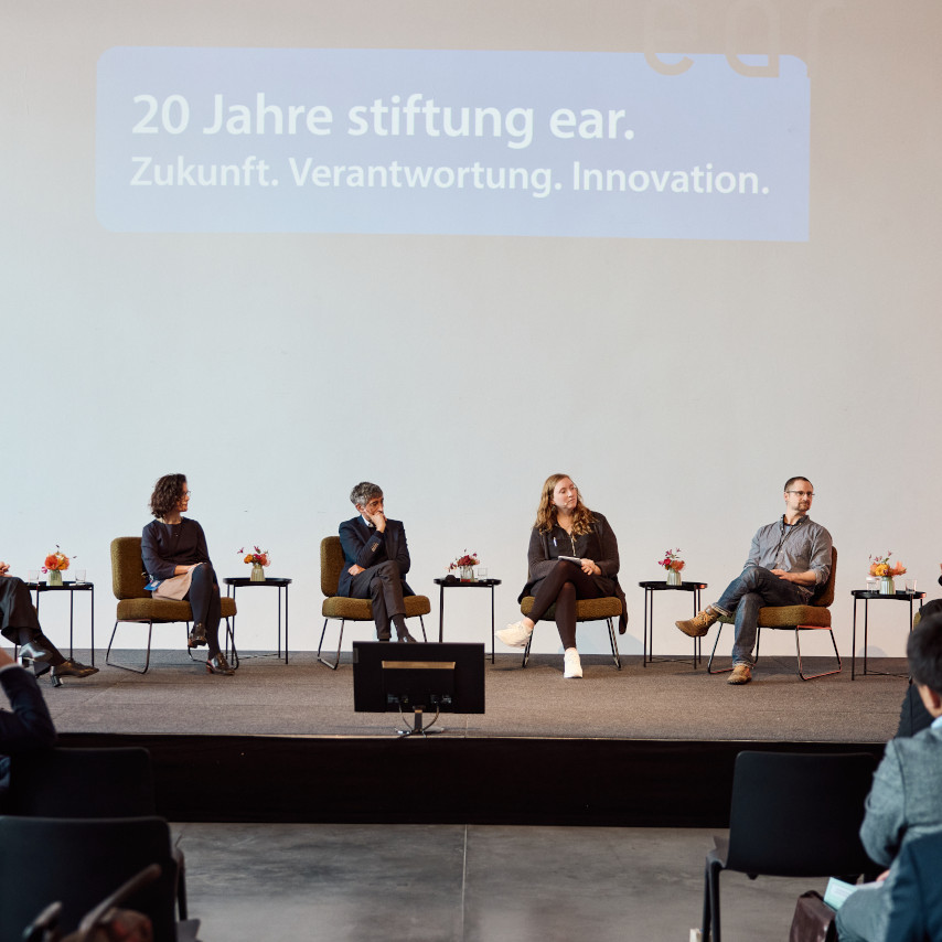 20 Jahre stiftung ear: 6 Menschen bei der Podiumsdiskussion